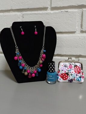 BUYERS GIVAWAY! 🎁 Pink & Blue Necklace and Earring, Polish & Change Purse. 😍